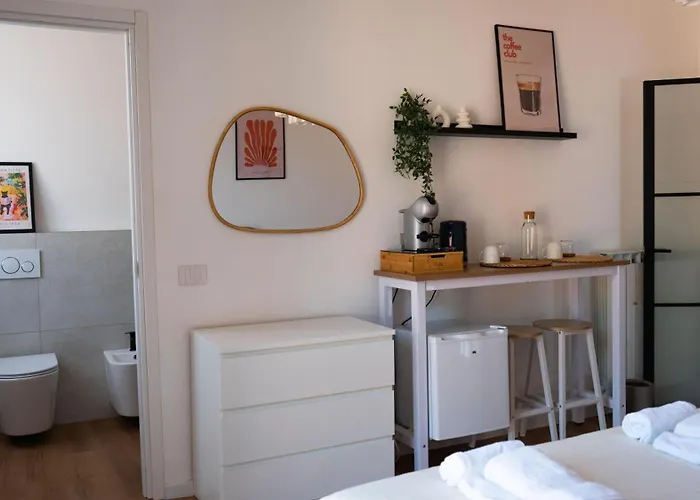 White Noise - Private Homestay Como