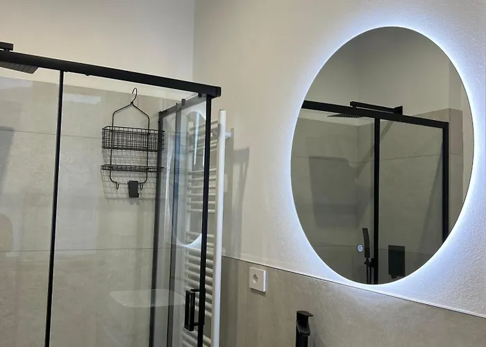 White Noise - Private Homestay Como